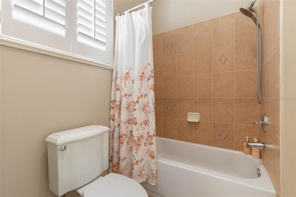 For Rent: $3,900 (3 beds, 2 baths, 1859 Square Feet)