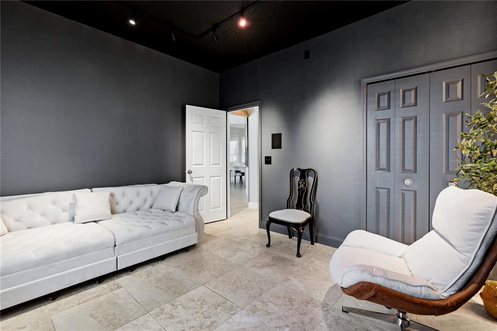 En Venta: $1,090,000 (5 camas, 4 baños, 3301 Pies cuadrados)