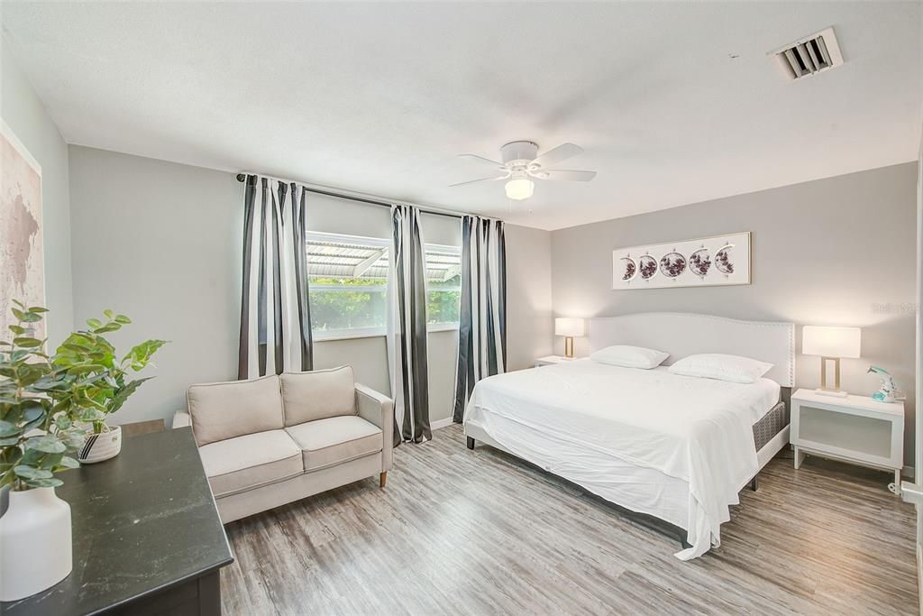 En Venta: $525,000 (4 camas, 2 baños, 1697 Pies cuadrados)