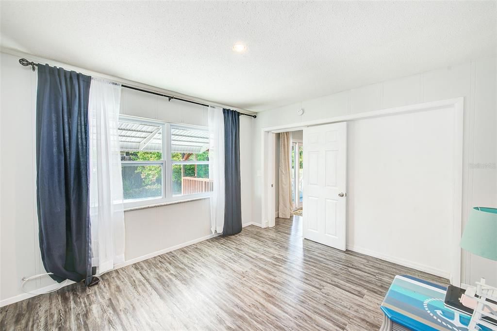 En Venta: $525,000 (4 camas, 2 baños, 1697 Pies cuadrados)