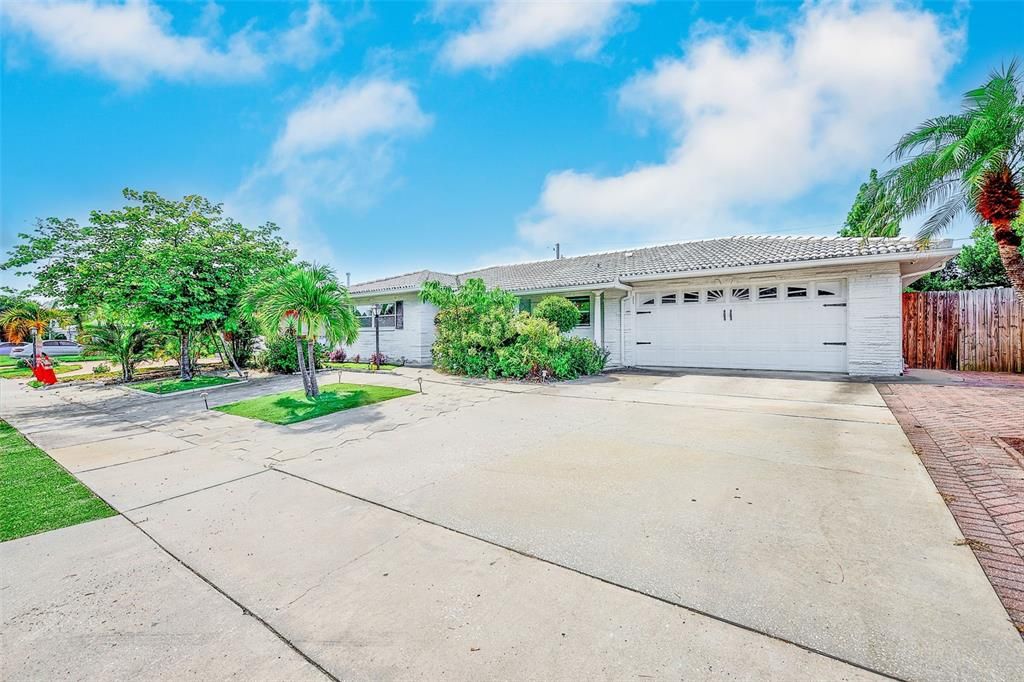 En Venta: $525,000 (4 camas, 2 baños, 1697 Pies cuadrados)