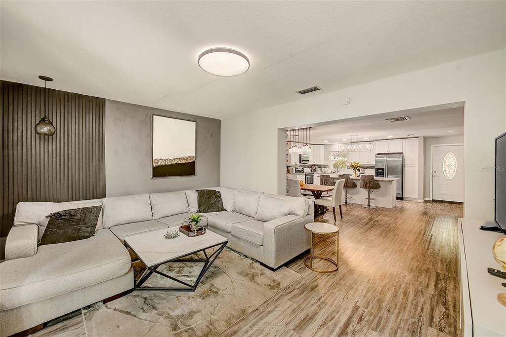 En Venta: $525,000 (4 camas, 2 baños, 1697 Pies cuadrados)