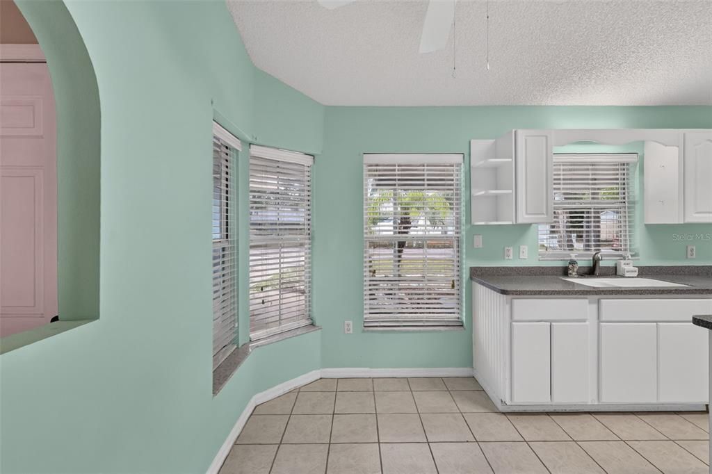 Active With Contract: $289,000 (3 beds, 2 baths, 1189 Square Feet)