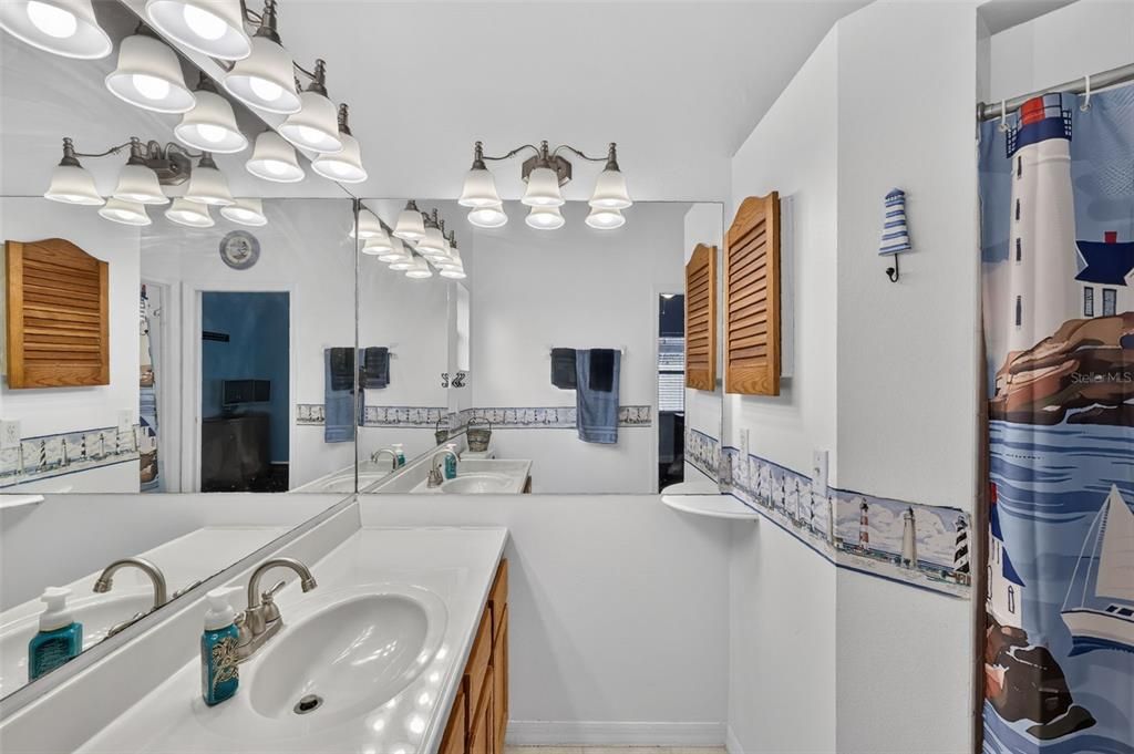 Active With Contract: $289,000 (3 beds, 2 baths, 1189 Square Feet)