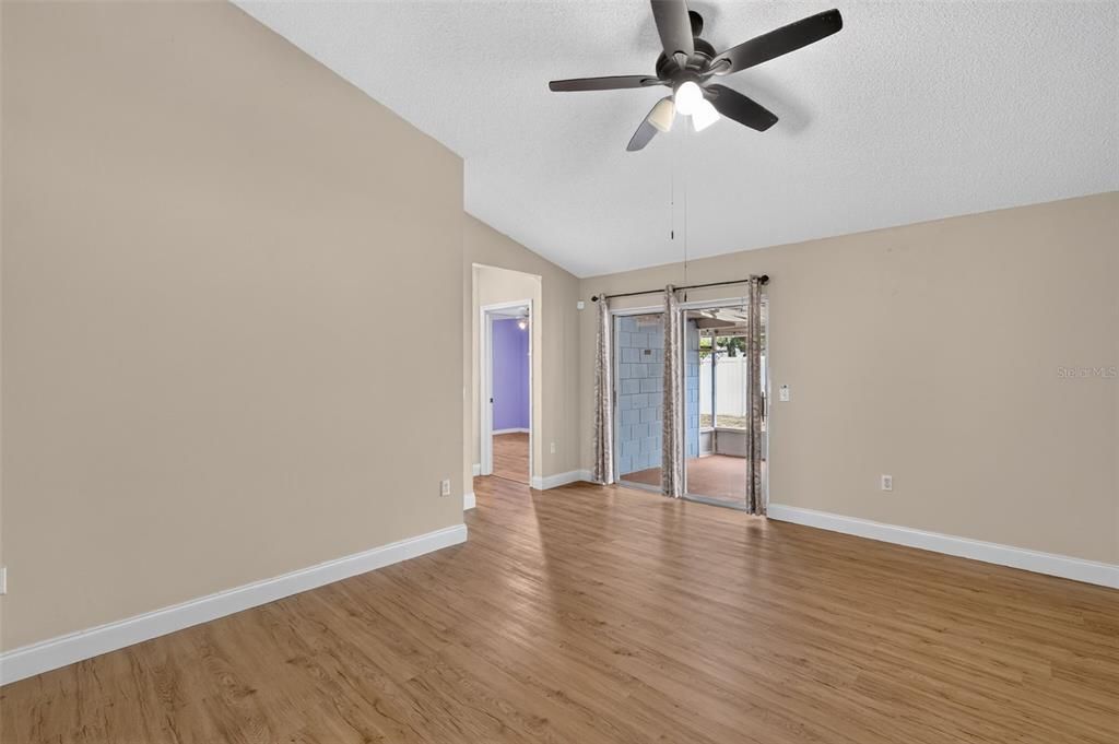 Active With Contract: $289,000 (3 beds, 2 baths, 1189 Square Feet)