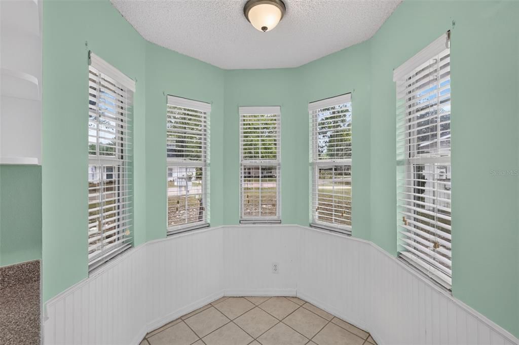 Active With Contract: $289,000 (3 beds, 2 baths, 1189 Square Feet)