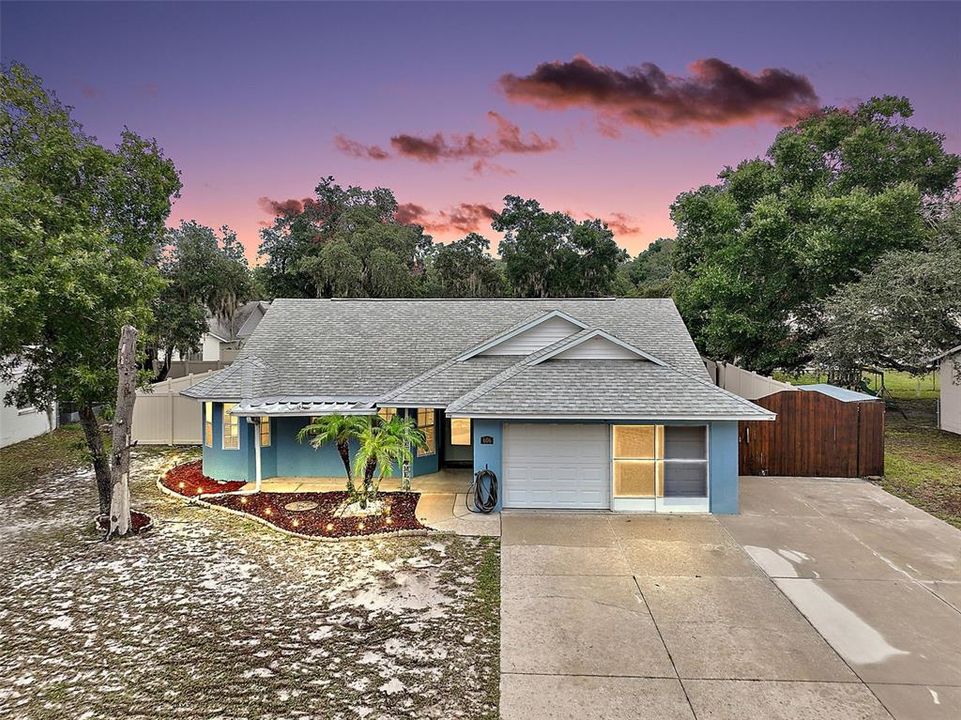 Active With Contract: $289,000 (3 beds, 2 baths, 1189 Square Feet)