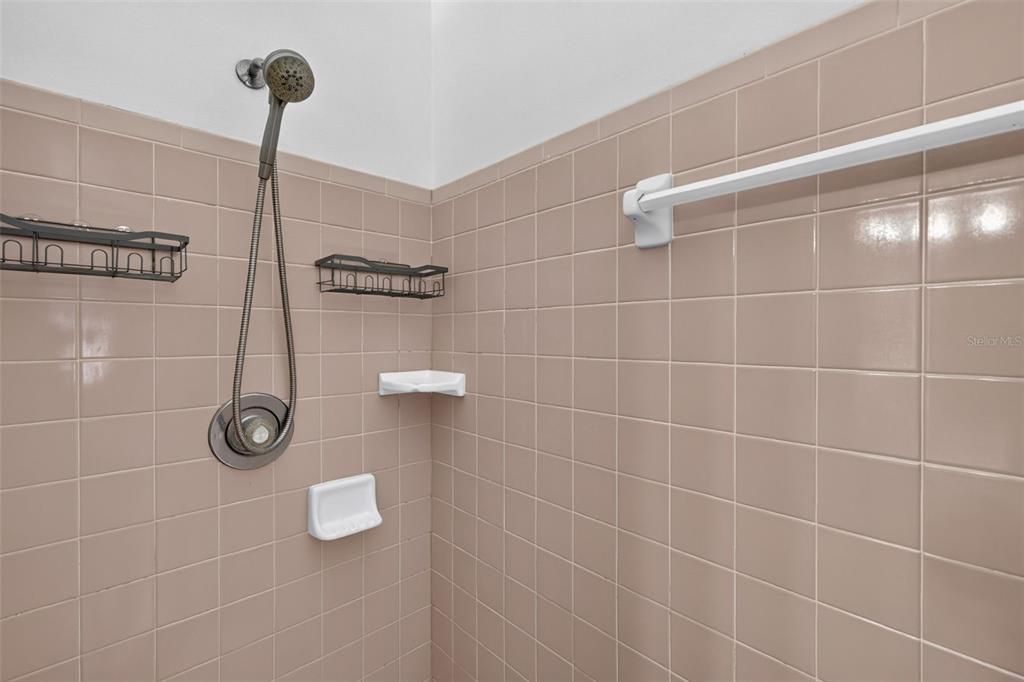 Active With Contract: $289,000 (3 beds, 2 baths, 1189 Square Feet)
