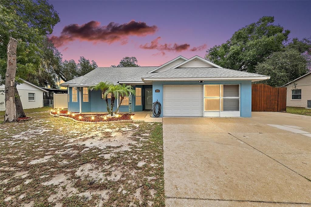 Active With Contract: $289,000 (3 beds, 2 baths, 1189 Square Feet)