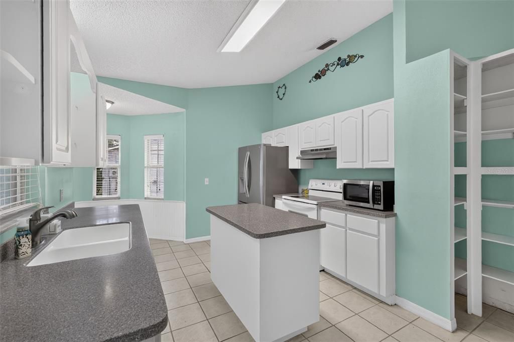 Active With Contract: $289,000 (3 beds, 2 baths, 1189 Square Feet)
