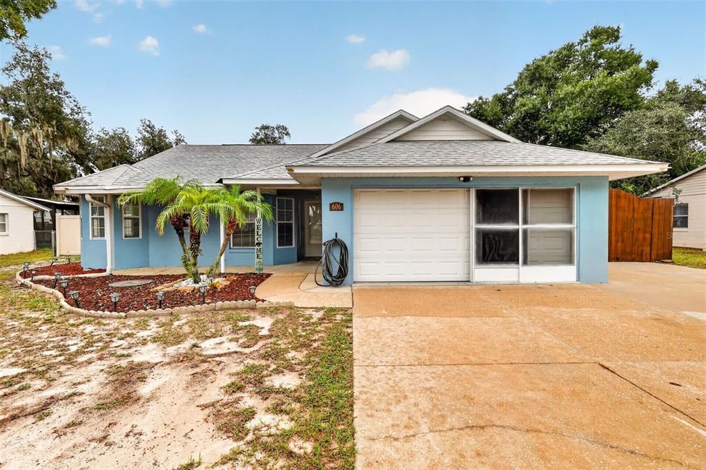 Active With Contract: $289,000 (3 beds, 2 baths, 1189 Square Feet)