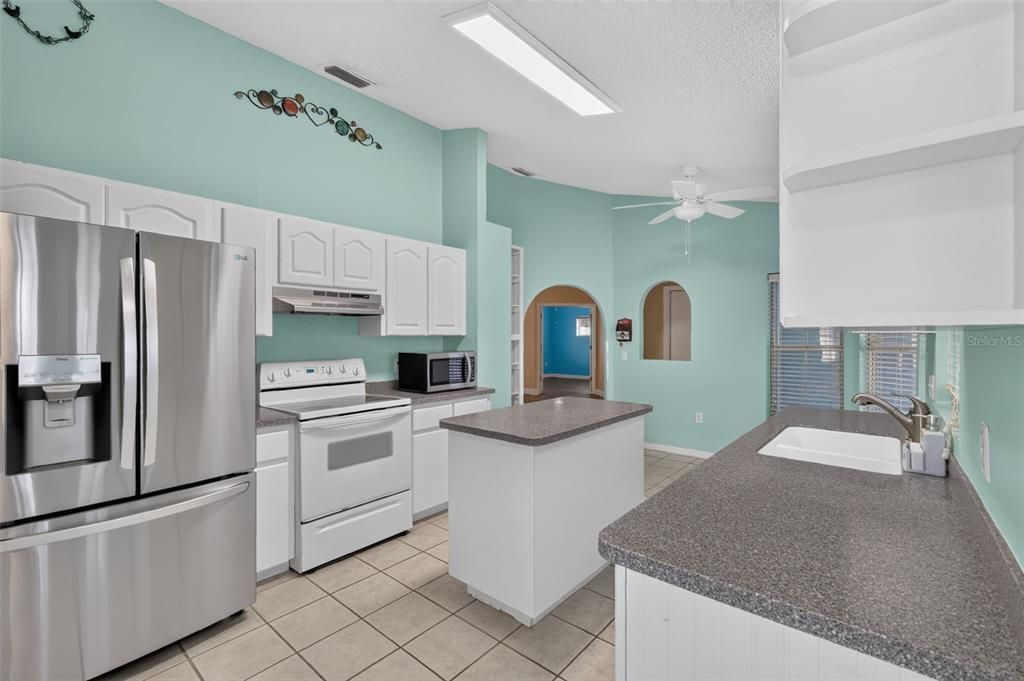 Active With Contract: $289,000 (3 beds, 2 baths, 1189 Square Feet)