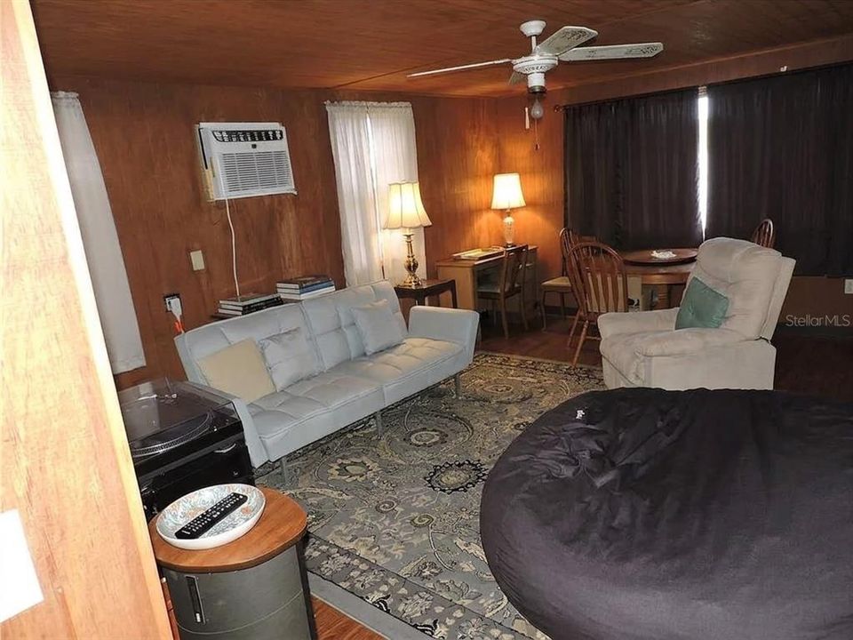 На продажу: $395,000 (2 спален, 3 ванн, 1438 Квадратных фут)