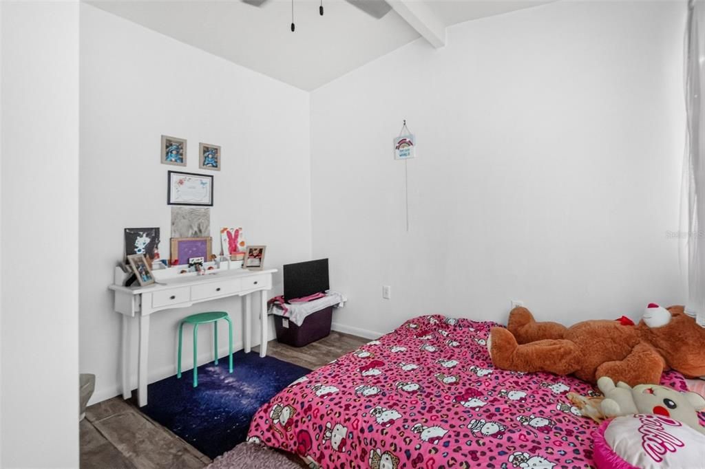На продажу: $169,900 (2 спален, 1 ванн, 735 Квадратных фут)
