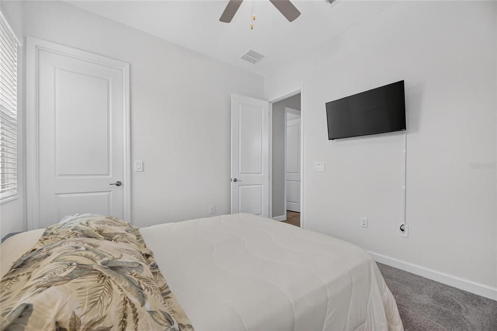 For Sale: $500,000 (3 beds, 2 baths, 2363 Square Feet)