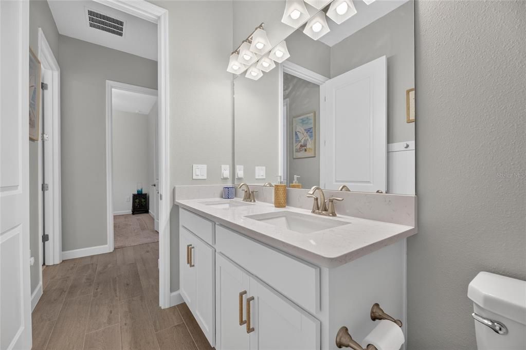 For Sale: $500,000 (3 beds, 2 baths, 2363 Square Feet)