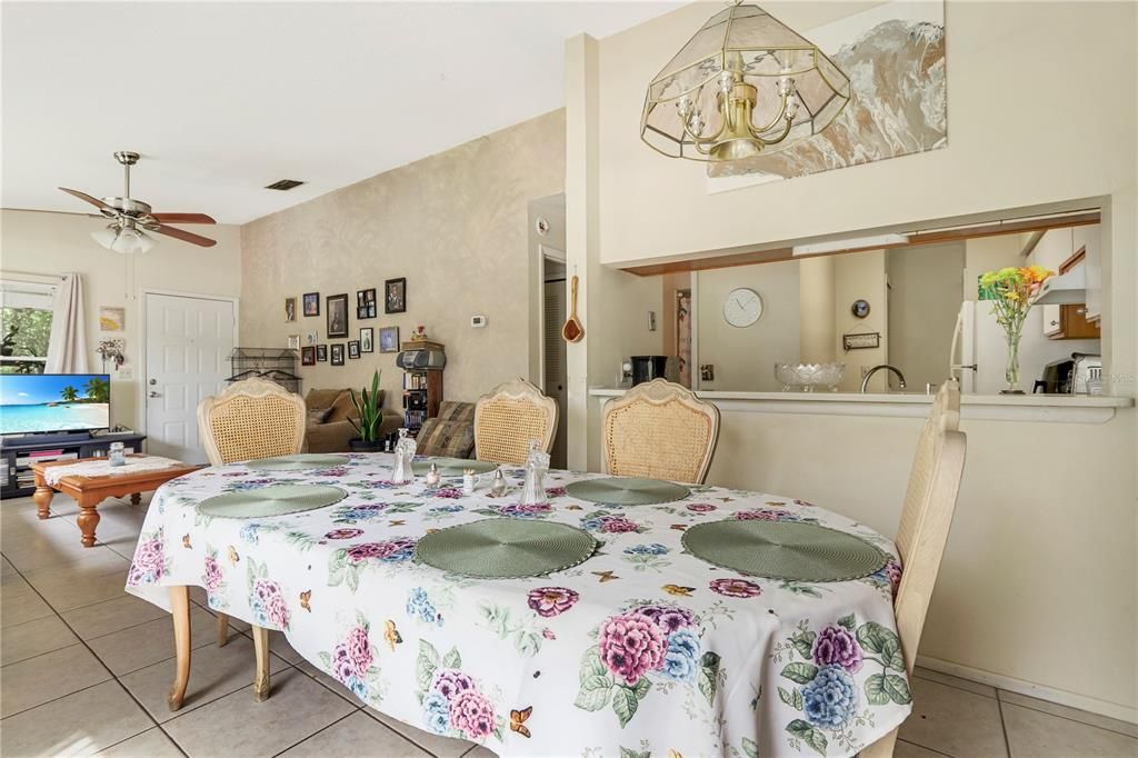 For Sale: $135,000 (2 beds, 2 baths, 912 Square Feet)