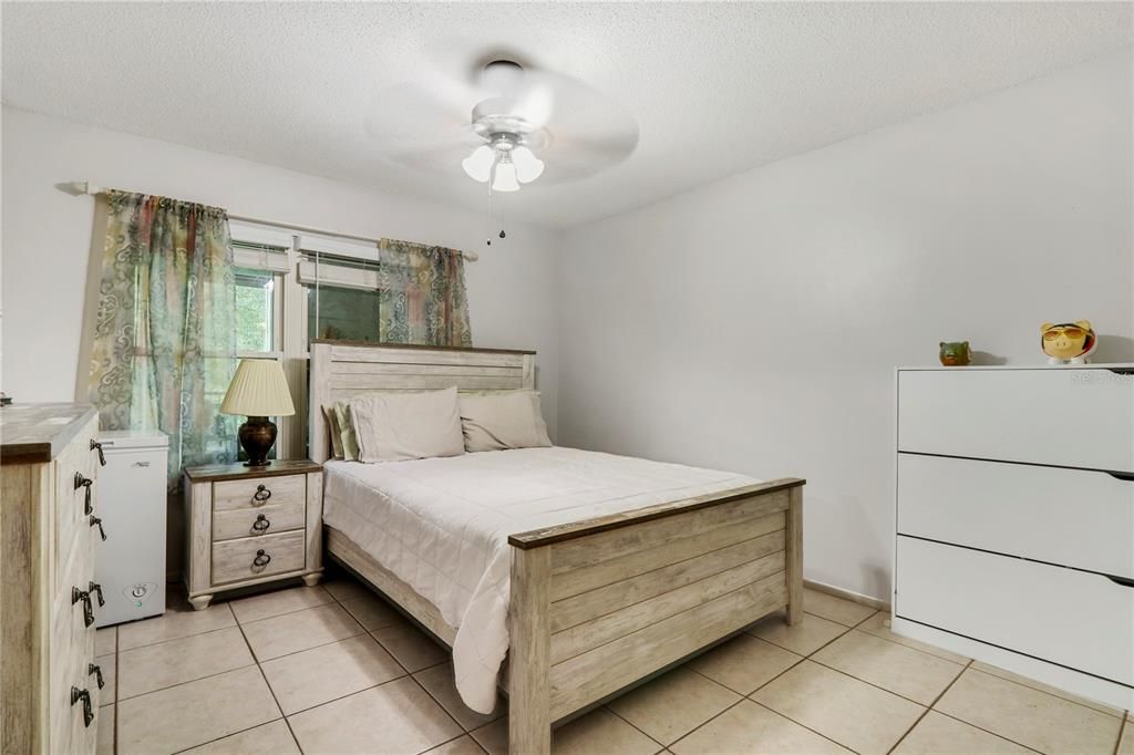 For Sale: $135,000 (2 beds, 2 baths, 912 Square Feet)