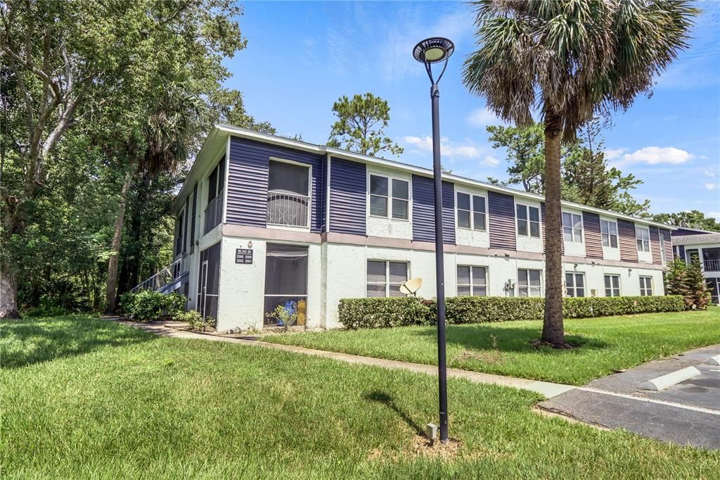 For Sale: $135,000 (2 beds, 2 baths, 912 Square Feet)