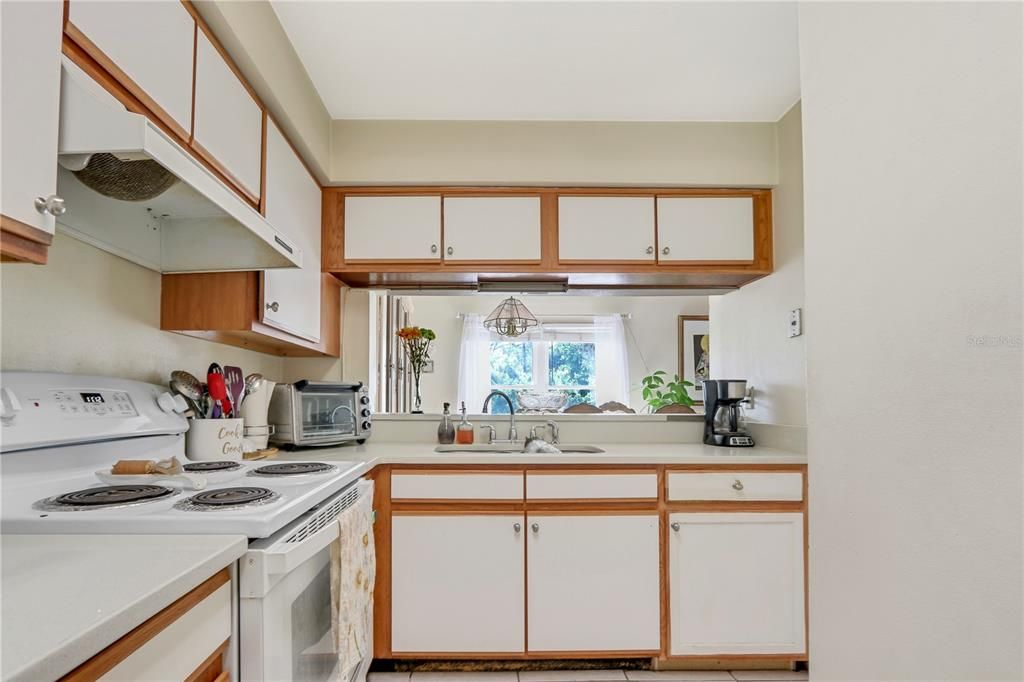 For Sale: $135,000 (2 beds, 2 baths, 912 Square Feet)