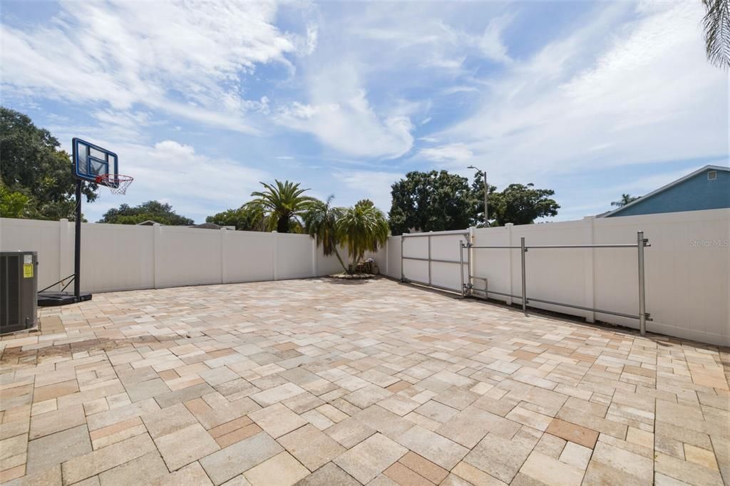 For Sale: $599,900 (4 beds, 3 baths, 1667 Square Feet)