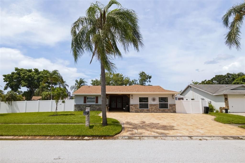 For Sale: $599,900 (4 beds, 3 baths, 1667 Square Feet)