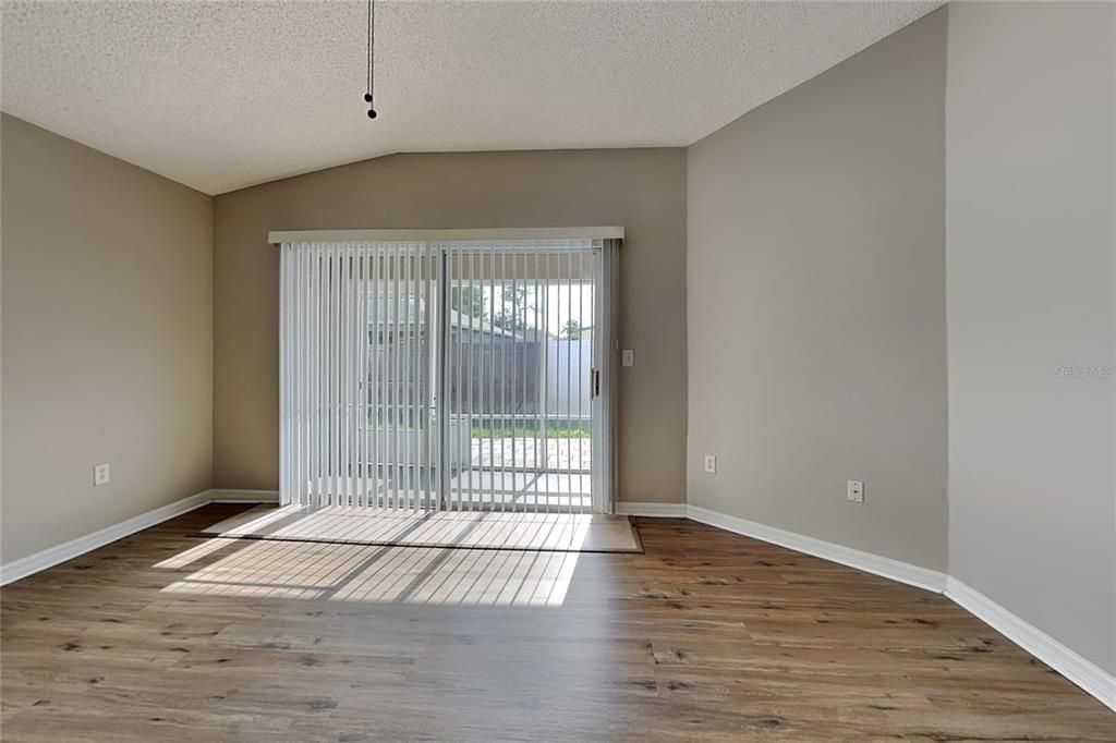 For Rent: $1,929 (3 beds, 2 baths, 1355 Square Feet)