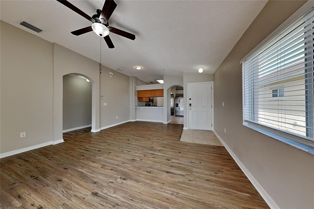 For Rent: $1,929 (3 beds, 2 baths, 1355 Square Feet)