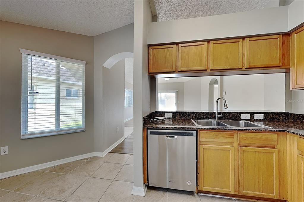 For Rent: $1,929 (3 beds, 2 baths, 1355 Square Feet)