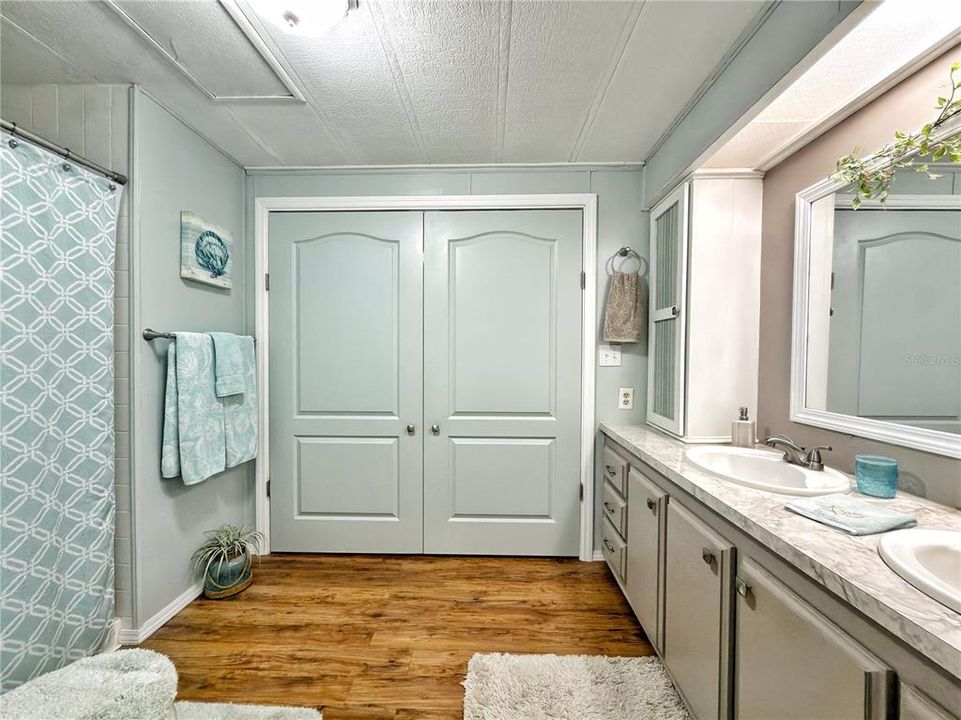 For Sale: $172,500 (2 beds, 2 baths, 1288 Square Feet)