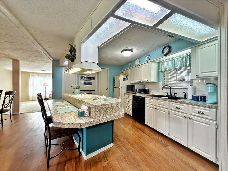 For Sale: $172,500 (2 beds, 2 baths, 1288 Square Feet)