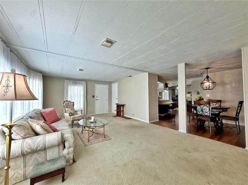 For Sale: $172,500 (2 beds, 2 baths, 1288 Square Feet)