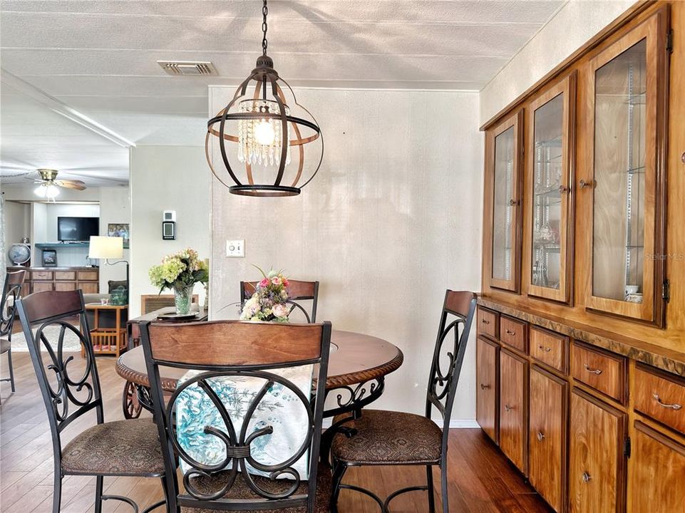 For Sale: $172,500 (2 beds, 2 baths, 1288 Square Feet)