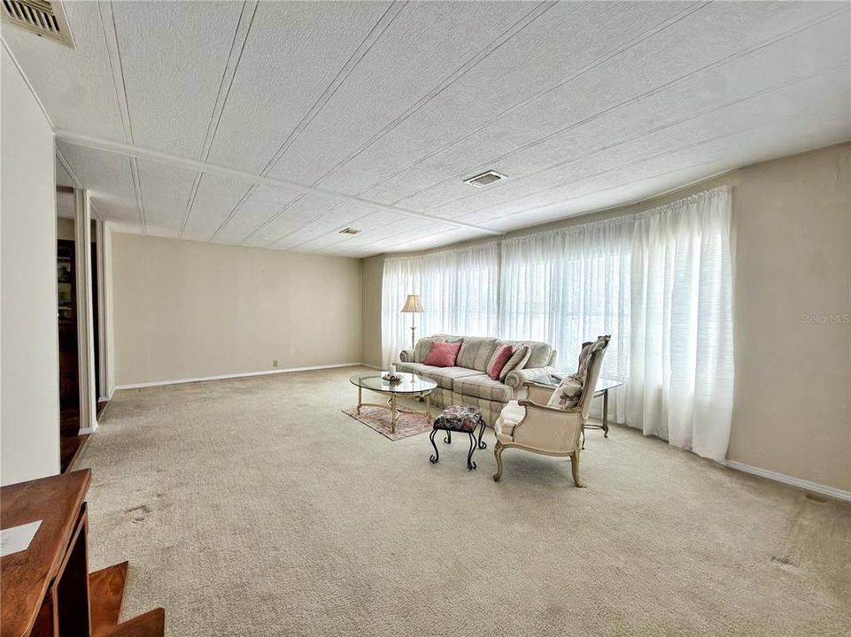 For Sale: $172,500 (2 beds, 2 baths, 1288 Square Feet)
