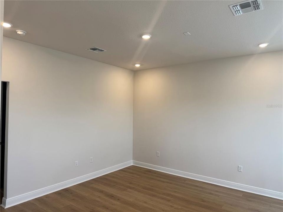 For Rent: $1,600 (1 beds, 1 baths, 624 Square Feet)