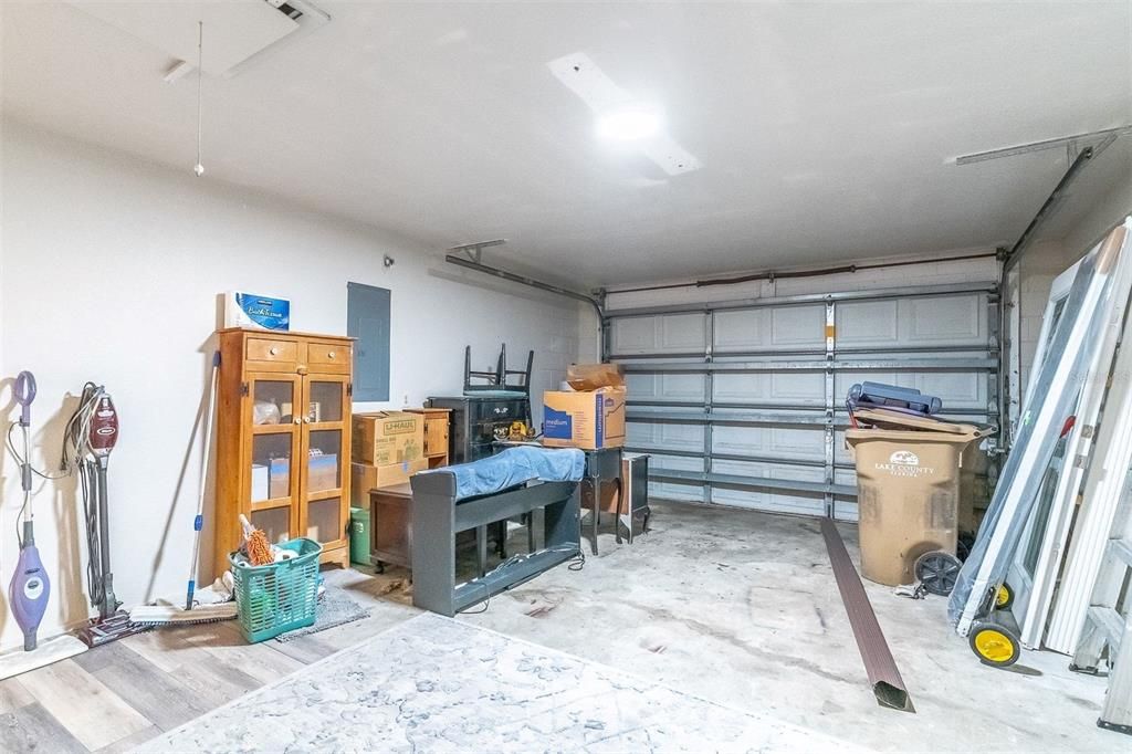 For Sale: $319,000 (2 beds, 2 baths, 999 Square Feet)