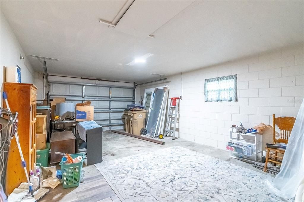 For Sale: $319,000 (2 beds, 2 baths, 999 Square Feet)