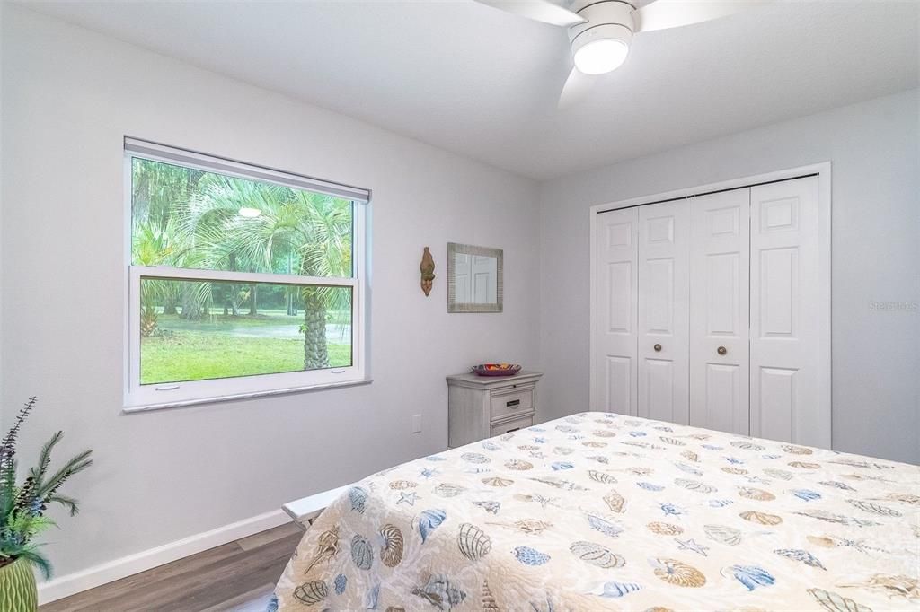 For Sale: $319,000 (2 beds, 2 baths, 999 Square Feet)