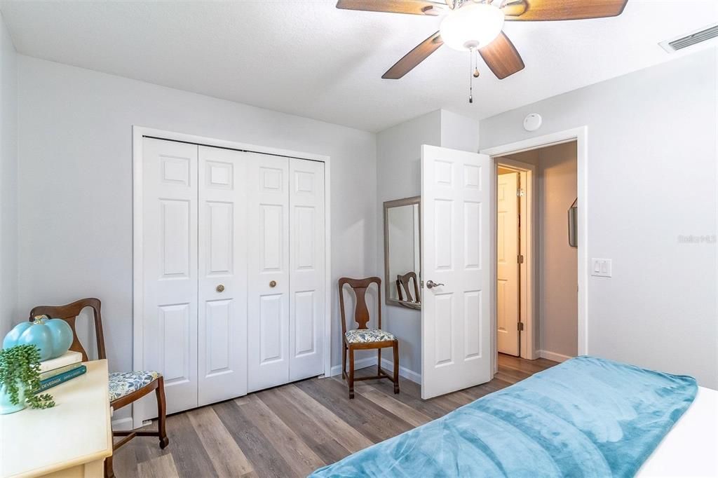 For Sale: $319,000 (2 beds, 2 baths, 999 Square Feet)