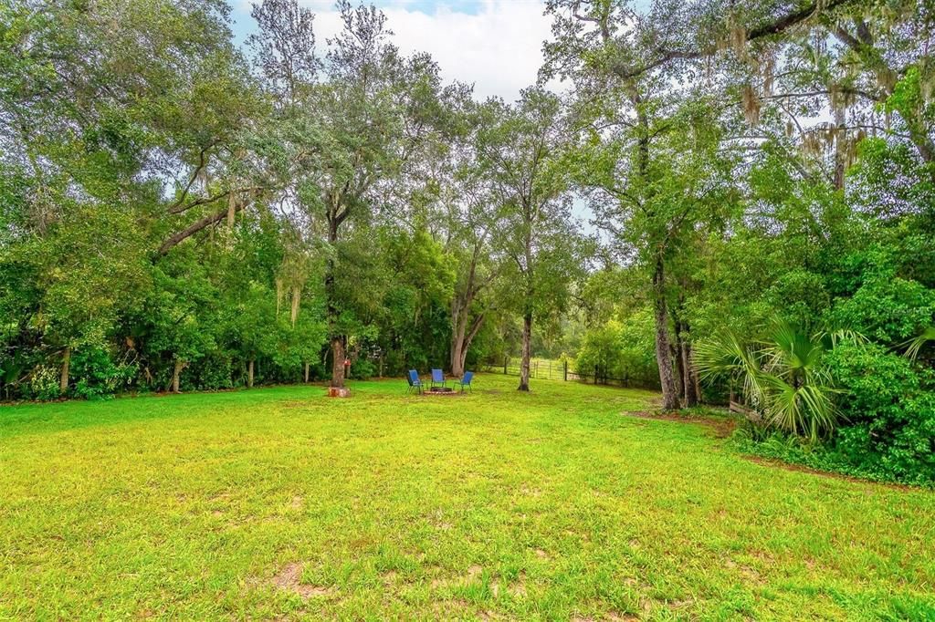 For Sale: $319,000 (2 beds, 2 baths, 999 Square Feet)