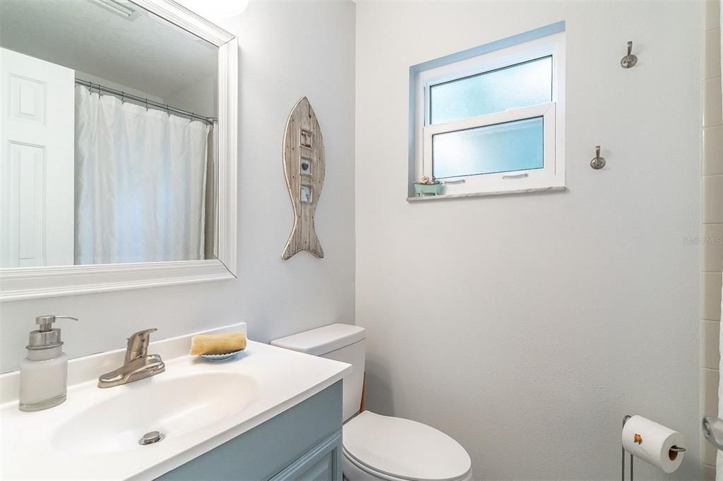 For Sale: $319,000 (2 beds, 2 baths, 999 Square Feet)