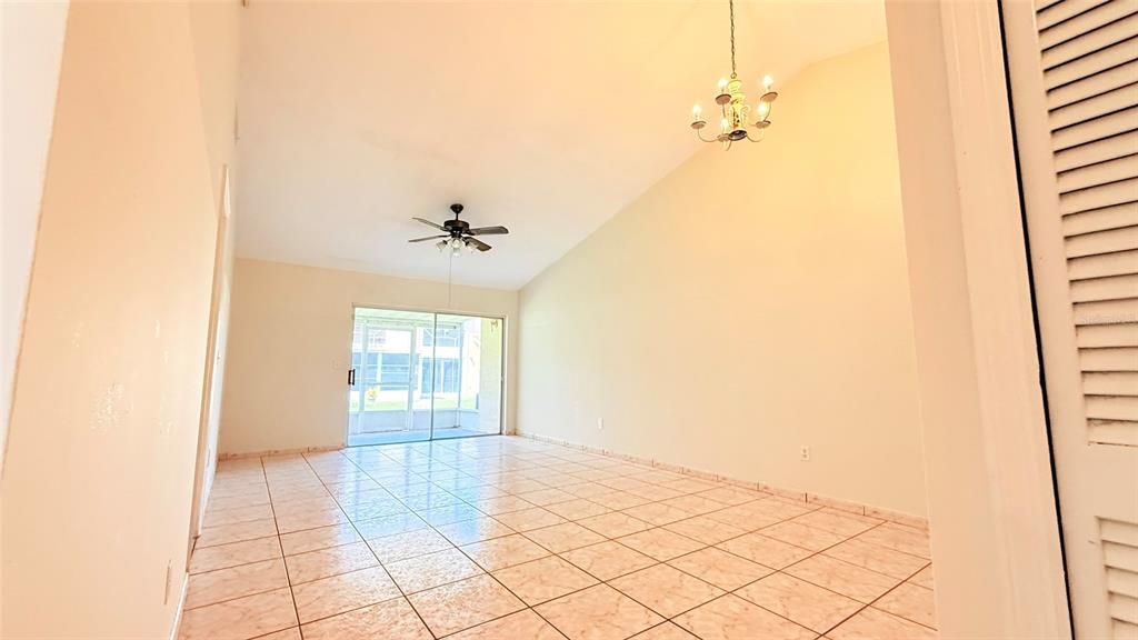 В аренду: $1,800 (2 спален, 2 ванн, 902 Квадратных фут)