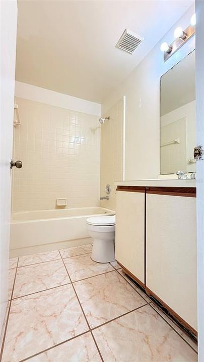 В аренду: $1,800 (2 спален, 2 ванн, 902 Квадратных фут)