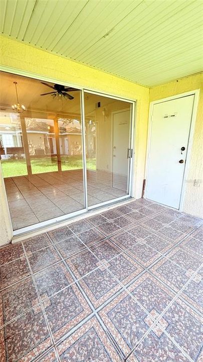 В аренду: $1,800 (2 спален, 2 ванн, 902 Квадратных фут)