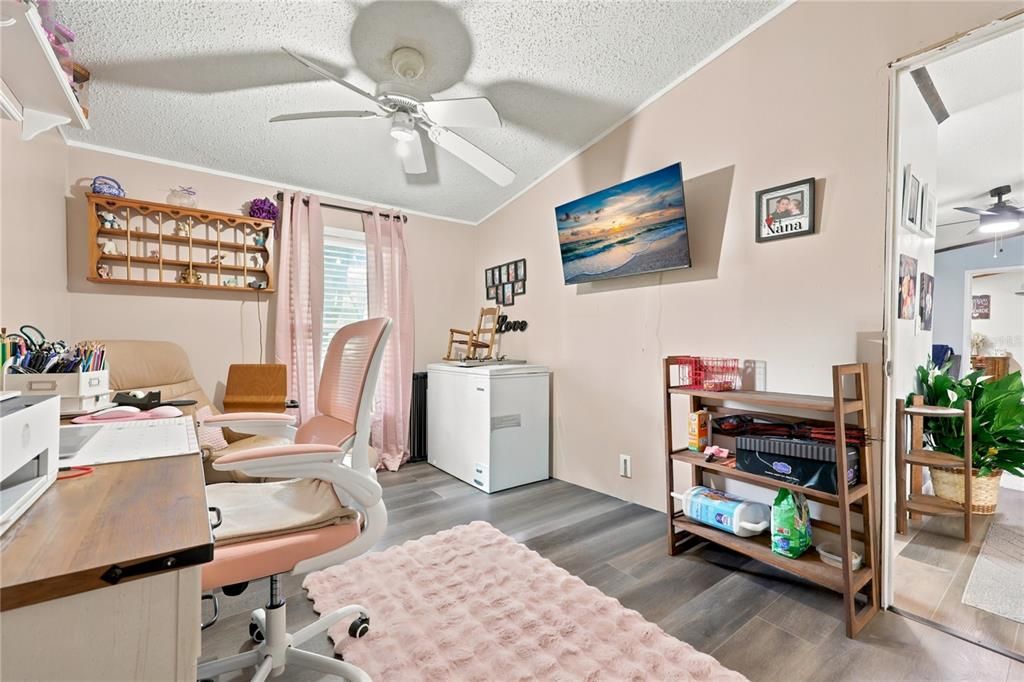 For Sale: $290,000 (3 beds, 2 baths, 1196 Square Feet)