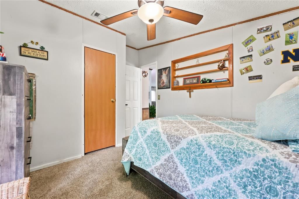 For Sale: $290,000 (3 beds, 2 baths, 1196 Square Feet)