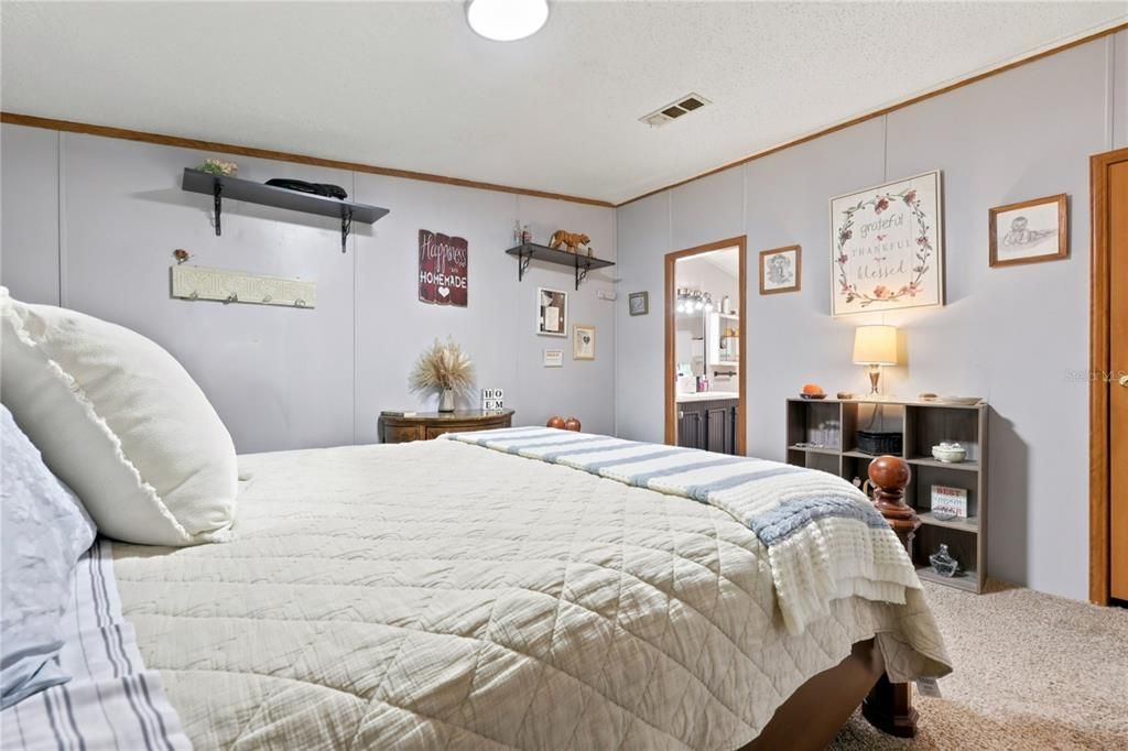 For Sale: $290,000 (3 beds, 2 baths, 1196 Square Feet)