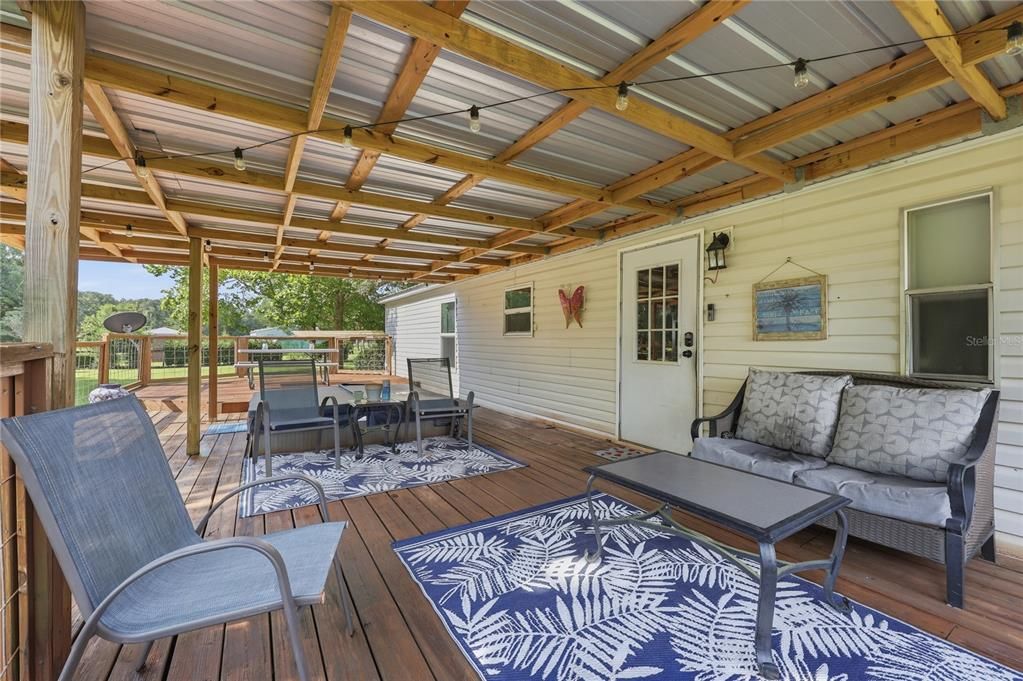 For Sale: $290,000 (3 beds, 2 baths, 1196 Square Feet)