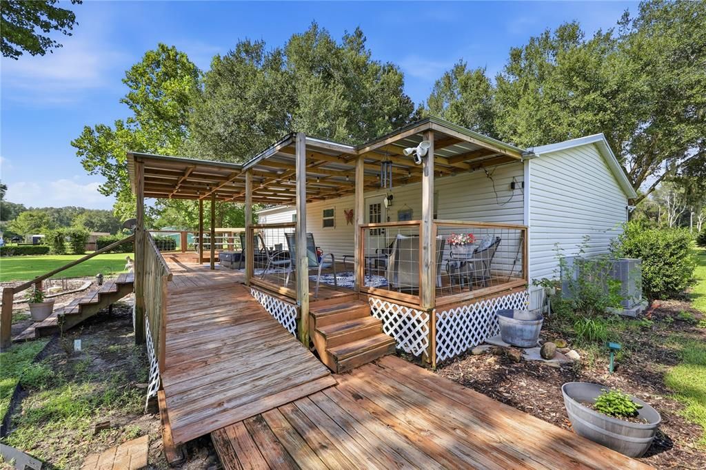 For Sale: $290,000 (3 beds, 2 baths, 1196 Square Feet)