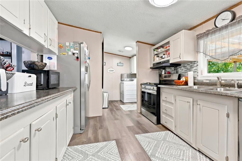 For Sale: $290,000 (3 beds, 2 baths, 1196 Square Feet)